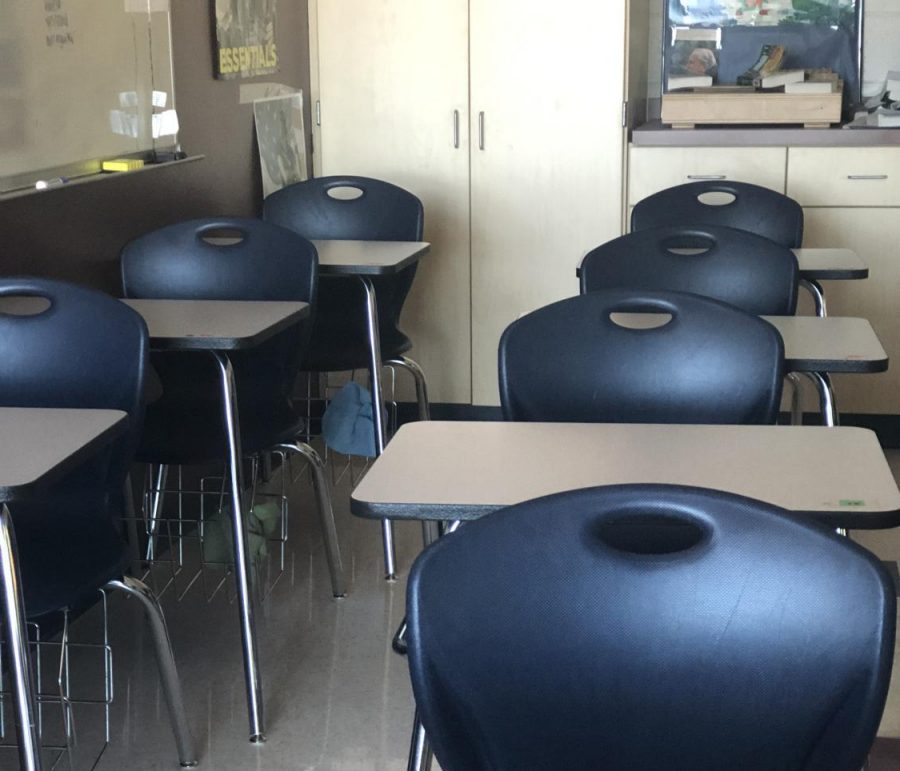 With the recent policy that allows students to choose self-quarantine, there are more empty seats in classrooms at Rogers High School.
